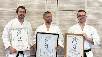 Bild: dob
Alexander Pilfusek, Manfred Horn und Marcel Bieber (von links) mit ihren neuen Dan-Diplomen.
