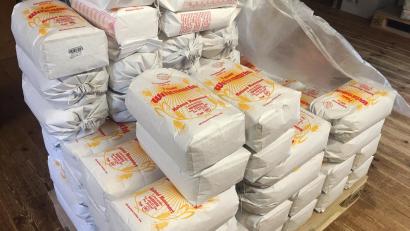 Bild: ihl
Mehl ist da. In der Ledermühle geht es auch in der Hochphase der Hamsterkäufe nicht aus. Besitzer Helmut Kummert sieht diesbezüglich seinen kleinen Familienbetrieb im Vorteil..