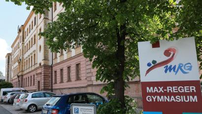Bild: Wolfgang Steinbacher
So sehen Sieger aus. Das Max-Reger-Gymnasium hat in diesem Jahr bei den Übertrittszahlen am besten abgeschnitten.