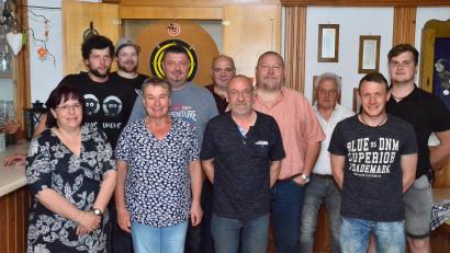 Bild: fjo
Beim Spickerverein "Silberpfeil" stehen nach den Neuwahlen Gerald Brenner (Fünfter von links) und Norbert Zitzmann (Vierter von rechts) an der Spitze.