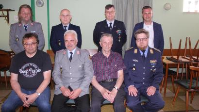 Bild: soj
Ehrungen der Krieger- und Soldatenkameradschaft Ebnath erhielten (vorne, von links) Werner Kaden, Matthias Schönl, Fritz Kuriczak und Sebastian Wolf sowie (hinten, von links) Stellvertretender Vorsitzender Hans Rochholz. Vorsitzender Manfred Riedl, Stellvertretender Kreisvorsitzender Marcus Köppel und Bürgermeister Wolfgang Söllner dankten fürs Engagement.