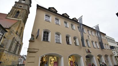 Bild: Petra Hartl
Nur noch bis Ende September hat das Modegeschäft Schmid in der Georgenstraße geöffnet. Wie es anschließend weitergeht, ist noch unklar.