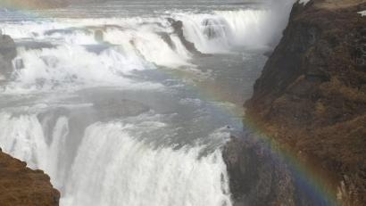 Bild: Bernhard Christl 
Der Fluss Hvita stürzt in zwei Fallstufen tosend 30 Meter in die Tiefe, in eine enge, gischtumspielte Schlucht.