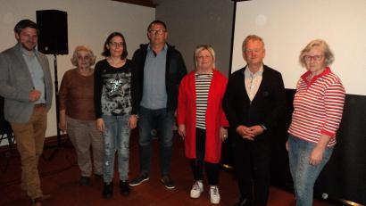 Bild: ksi
Bürgermeister Peter Neumeier dankte Christa Kochta (von links) und gratulierte dem neuen Vorstand mit Bianca Rohr, Georg Schöndorfer, Claudia Dorschner und Richard Wiedenbauer. Agnes Feuerer vom Kreisverband (rechts) hielt einen Fachvortrag.