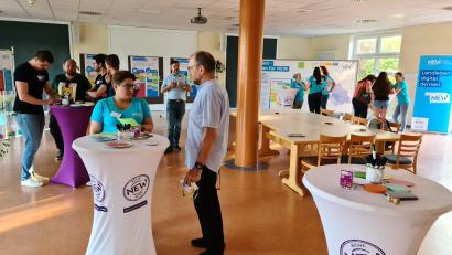 Bild: sne
Beim Markt der Ideen konnten die Bürger mit dem Landratsamt ins Gespräch kommen und ihre Schwerpunkte erklären.