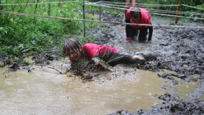 Archivbild: mfh
Die Starter beim Rats Run hatten im vergangenen Jahr viel Spaß in der Schlammsektion.