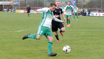 Archivbild: Gebert
Zurück ins grün-weiße Trikot: Nach drei Jahren bei der SpVgg Wiesau läuft Matthias Männl (Szene aus dem Jahr 2019) künftig wieder für den SV Mitterteich auf.