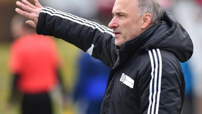 Bild: A. Schwarzmeier
Manfred Lederer, Trainer der DJK Neustadt, hofft, den direkten Abstieg vermeiden zu können.