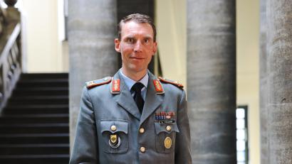 Bild: Claudia Seidenschwanz/Bundeswehr
Brigadegeneral Christian Freuding trägt im Bendlerblock enorme Verantwortung bei einer Aufgabe, die auch emotional viel fordert.
