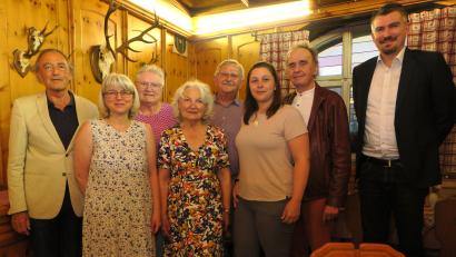 Bild: Hirsch
Die neue Vorstandschaft des Mietervereins Schwandorf und Umgebung (von links): Franz Schindler, Andrea Spachtholz, Anneliese Langer-Herrmann, Rosina Ebner, Helmut Hey, Regina Ittner, Wolfgang Ebner und Sebastian Bösl.