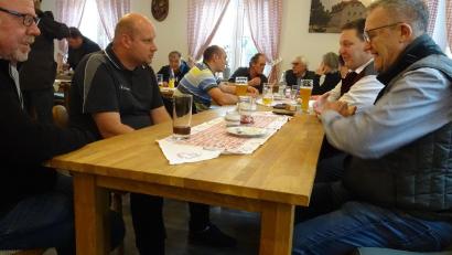 Bild: Houschka
Im Wolfringer Dorfwirtshaus hatten Unternehmer aus der Gemeinde Fensterbach Gelegenheit, ihre Sorgen und Anliegen Vertretern aus der Politik zu schildern.