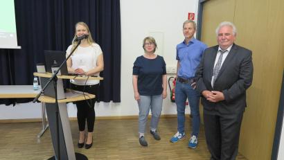 Bild: jzk
Stefanie Baier, Isolde Guba, Matthias Spickenreuther und Peter Gold (von links) beim Aktionstag „Zu Hause daheim“ in Kemnath.