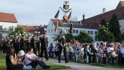 Bild: Wolfgang Steinbacher
Wie jedes Jahr machte die Knappschaftskapelle bei den Sonntagsserenaden den Auftakt zur Konzertreihe im Maltesergarten.