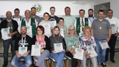 Bild: Schützenverein Einigkeit Erbendorf/exb
Die Erstplatzierten der Vereinsmeisterschaft 2022 freuen sich über ihre Ergebnisse.