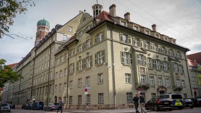 Bild: Peter Kneffel/dpa/Archivbild
Das Polizeipräsidium in der Innenstadt.