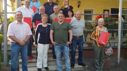 Bild: gmü
Vorsitzende Johanna Krauß (vorne, Zweite von links) kann mit ihrem erfahrenen Team eine gute Arbeit weiter vorantreiben.