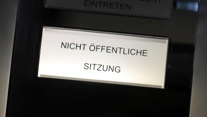 Symbolbild: Bernd Wüstneck/dpa
Wird ein Punkt öffentlich oder nicht öffentlich beraten? Darüber gibt es in vielen Gemeinderäten wie auch in Konnersreuth unterschiedliche Ansichten.