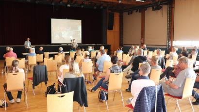Bild: Stadt Tirschenreuth/exb
Rund 50 Mitwirkende trafen sich zur ersten Besprechung für die Tirschenreuther Passion 2022.