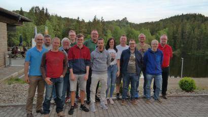 Bild: Günter Kick/exb
Der neue Vorstand mit (von links) Alfred Schöber, Roland Gmeiner, Stefan Strunz, Georg Säckl, Tobias Bauer, Fabian Bauer, Andreas Bauer, Patrick Jung, Claudia Vogelsteller, Ingo Rinaldi, Benedikt Hacker, Andreas Troppmann (Vorsitzender), Ulrich Helget und Richard Gradl.