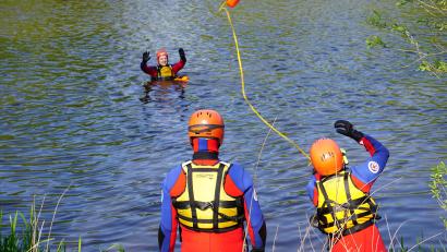Bild: Wasserwacht Nabburg/exb 
Die Ortsgruppe Nabburg verfügt über eine Schnelleinsatzgruppe im Wasserrettungsdienst. Rund um die Uhr, 365 Tage im Jahr ist sie einsatzbereit.