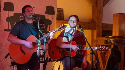 Bild: Kulturtreff Kastl/exb
Beim Kulturtreff hatte die Band „Couch Acoustics“ ein Heimspiel.