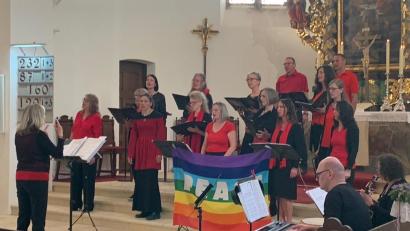Bild: kia
Beim „Singen für den Frieden“ trat der Chor „Just for Joy“ in der evangelischen Kirche in Wirbenz auf.
