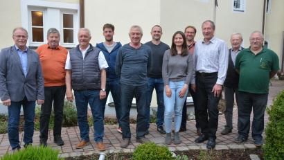 Bild: jr
Mit diesem Führungsteam geht der Kaninchenzuchtverein Konnersreuth in die kommenden drei Jahre. Mit dabei sind (von links) Bürgermeister Max Bindl, Albert Patzina, Franz Proksch, Sebastian Konrad, Albert Schuller, Gerald Riolfi, Jugendsprecherin Sophie Zandt, Klaus Zandt, Vorsitzender Reinhard Wurm, Leopold Graßold und Robert Dietz.