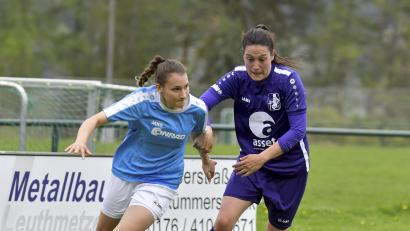 Archivbild: Hubert Ziegler
Mit drei Punkten Vorsprung auf einen Abstiegsplatz geht der TSV Theuern (links Marie Karpf) in die letzten beiden Bayernliga-Spieltage.