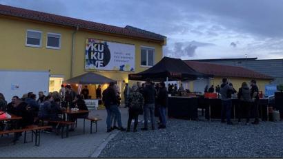 Bild: Jürgen Frischholz/exb
Feststimmung beim Kunst- und Kulturwochenende in Erbendorf.