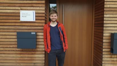 Bild: hka
Jung, sympathisch und voller Ideen: Daniel Götzfried, der neue Seelsorger der evangelisch-lutherischen Gemeinde St. Johannis in Rosenberg.