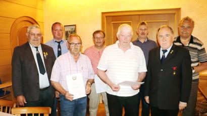 Bild: gru
Die Geehrten bei der SRK Högen-Haunritz mit dem Vorsitzenden Gerhard Windisch, Bezirksvorsitzendem Horst Embacher und Bürgermeister Reiner Pickel.