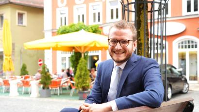 Bild: kaz
Johannes Eichelsdörfer tritt am 1. Juni die Nachfolge von Notar Hans-Hermann Wörner an.