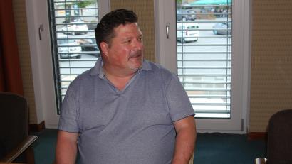 Bild: wro
Oliver Zrenner sprach im Marktrat über die Arbeit als Integrationsbeauftragter sowie bei der "Ukrainehilfe Wiesau".