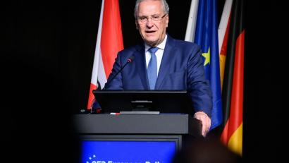 Bild: Bernd von Jutrczenka/dpa
Bayerns Innenminister Joachim Herrmann fordert mehr Geld für den Zivil- und Bevölkerungsschutz.