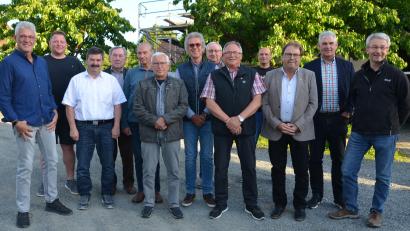 Bild: dob
Zahlreiche Ehrungen nimmt Vorsitzender Albert Schuhmann (links) in der Jahreshauptversammlung der Siedlergemeinschaft Altenstadt bei Vohenstrauß vor.
