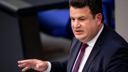 Bild: Fabian Sommer/dpa
Bundesarbeitsminister Hubertus Heil (SPD) will Migranten in den Arbeitsmarkt integrieren.