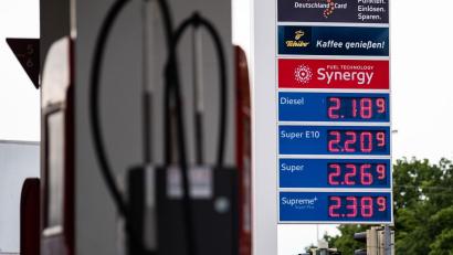 Bild: Melissa Erichsen/dpa
Die Spritpreise an einer Tankstelle in Bremen.