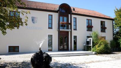 Archivbild: Stephan Huber
Das Rathaus der Gemeinde Fensterbach in Wolfring.