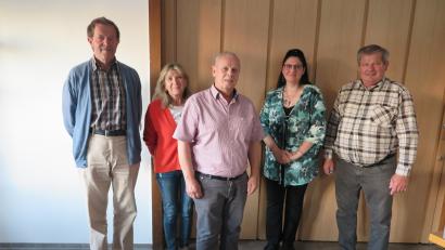 Bild: jzk
Georg Schönberger, Uschi Wiesend, Erhard Birner, Tina Janku und Johann Sertl (von links) werden zwei Jahre lang die Geschicke des Sportkegelclubs Kemnath (SKC) lenken.