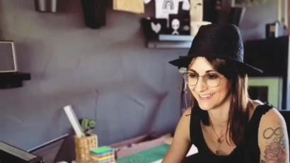 Bild: Jennifer Zeitler/exb
Sandra Etterer aus Krummennaab in ihrem Geschäft in Erbendorf.