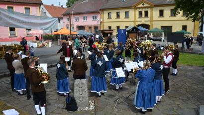Bild: fjo
Zum Auftakt der Neuauflage des Waidhauser Frühlingsmarkts spielt das Vereinsorchester des Musikvereins unter Leitung von Hermann Mack ein Standkonzert.