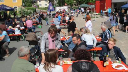 Bild: mez
Sogar der Mühlweg wurde gesperrt für die Sommerserenade am Kindergarten.