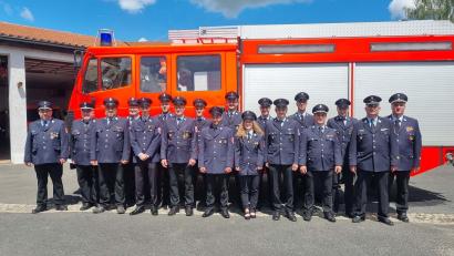 Bild: Nico Tretter/exb
Nach der Leistungsprüfung bei der Feuerwehr Wiesau gruppierten sich die Teilnehmer zum Erinnerungsbild.