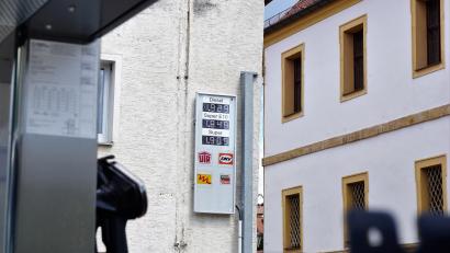 Bild: jut
Die Spritpreise lagen am Mittwoch wieder deutlich unter zwei Euro – wie hier an der Tankstelle in Ensdorf (Landkreis Amberg-Sulzbach).