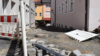 Bild: szl
Der Weg zwischen dem Kirchplatz und der Koloman-Maurer-Straße soll in "Pfarrer-Witt-Gasse" benannt werden.