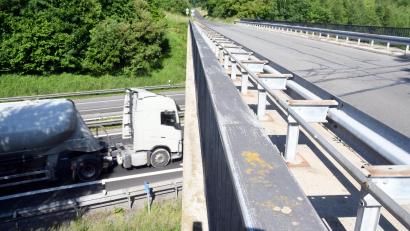 Bild: Gabi Schönberger
Die Autobahnbrücke Am Breiten Weg in Neustadt/WN wird saniert und dafür ab 1. August gesperrt.