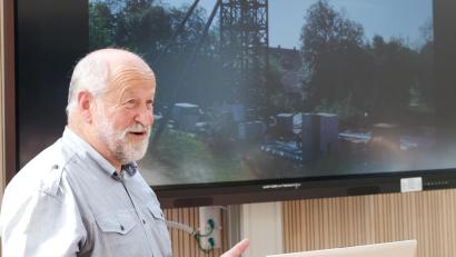 Bild: mab
Jahrhunderte zurück blickte Adrian Lang bei seinem Vortrag über die Welt der Mineralien und Gesteine und deren Abbau in der Region.