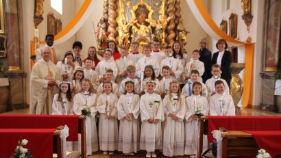Bild: frd
Elf Mädchen und elf Buben haben am Sonntag in der Lambertuskirche in Teunz das Sakrament der Erstkommunion empfangen.