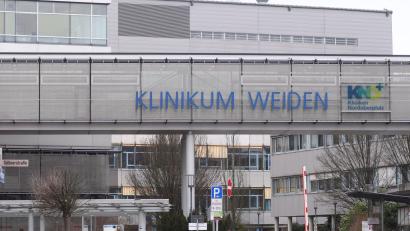 Bild: Gabi Schönberger
Für das Klinikum Weiden gelten neue, gelockerte Zugangsregeln.