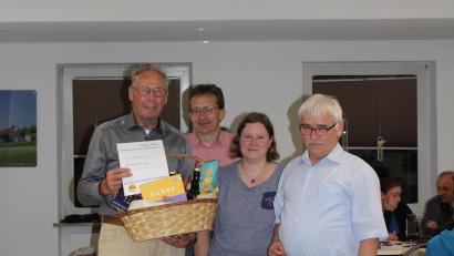 Bild: Belinda Schöner/exb
Robert Häusler (Kaltenbrunn) wid nach 34 Jahren engagierter Mitarbeit im Vorstand des KJR Neustadt verabschiedet. Von links: Häusler, Geschäftsführer Martin Neumann, Zweiter Vorsitzende Christina Ponader, Vorsitzender Ruppert Seitz